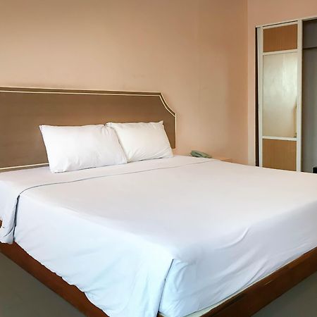 J Two S Pratunam Hotel Bangkok Exterior photo