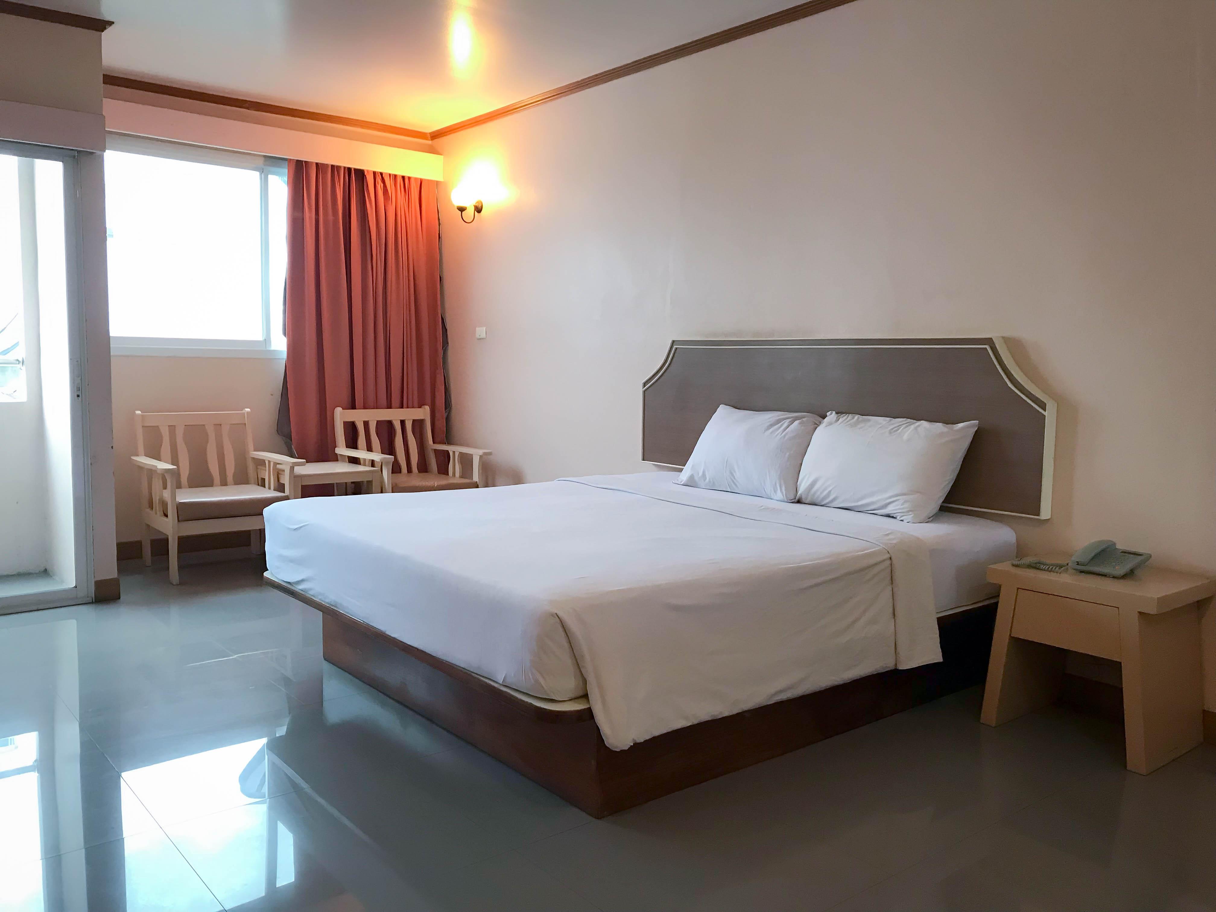 J Two S Pratunam Hotel Bangkok Exterior photo