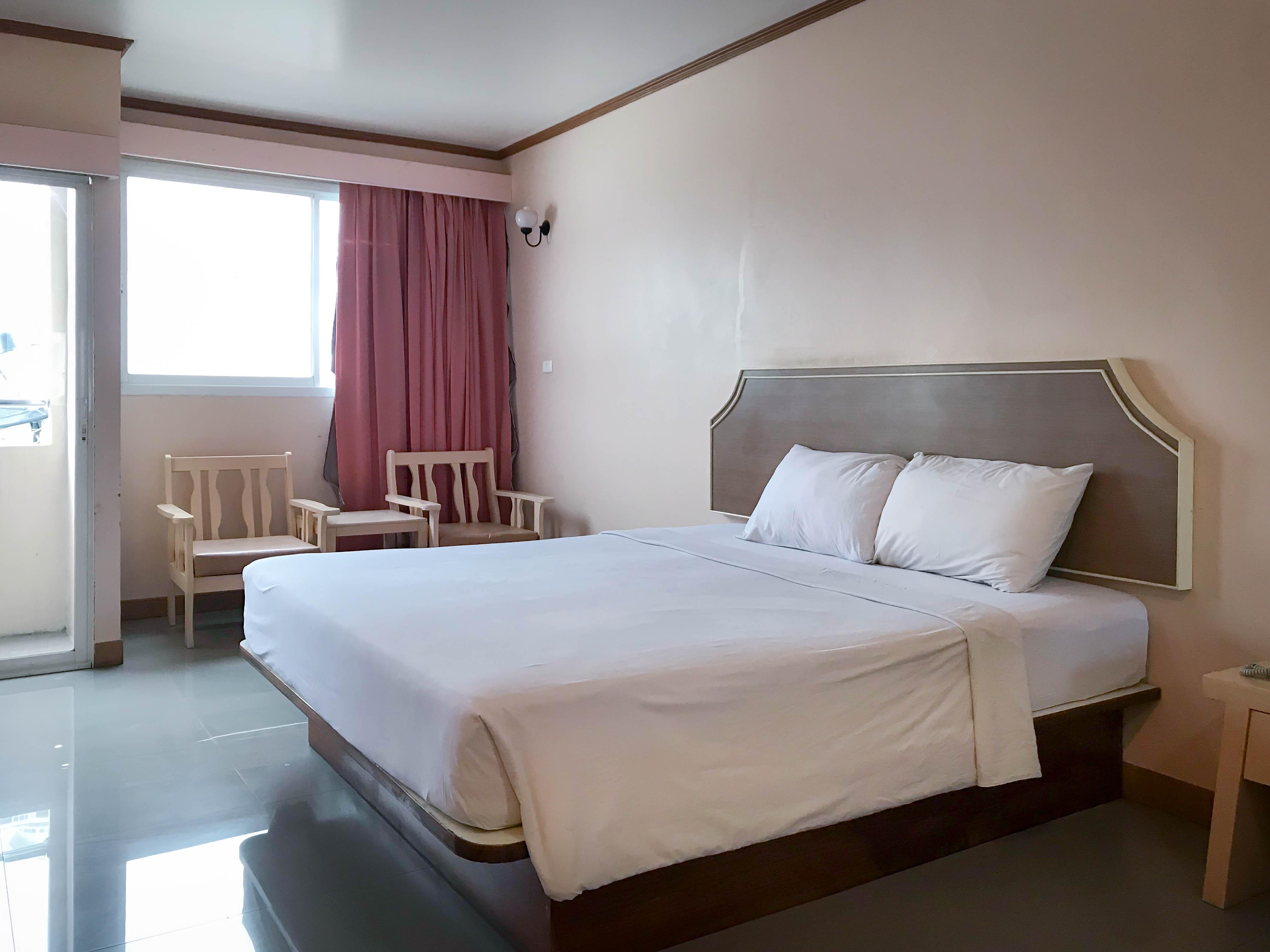 J Two S Pratunam Hotel Bangkok Exterior photo