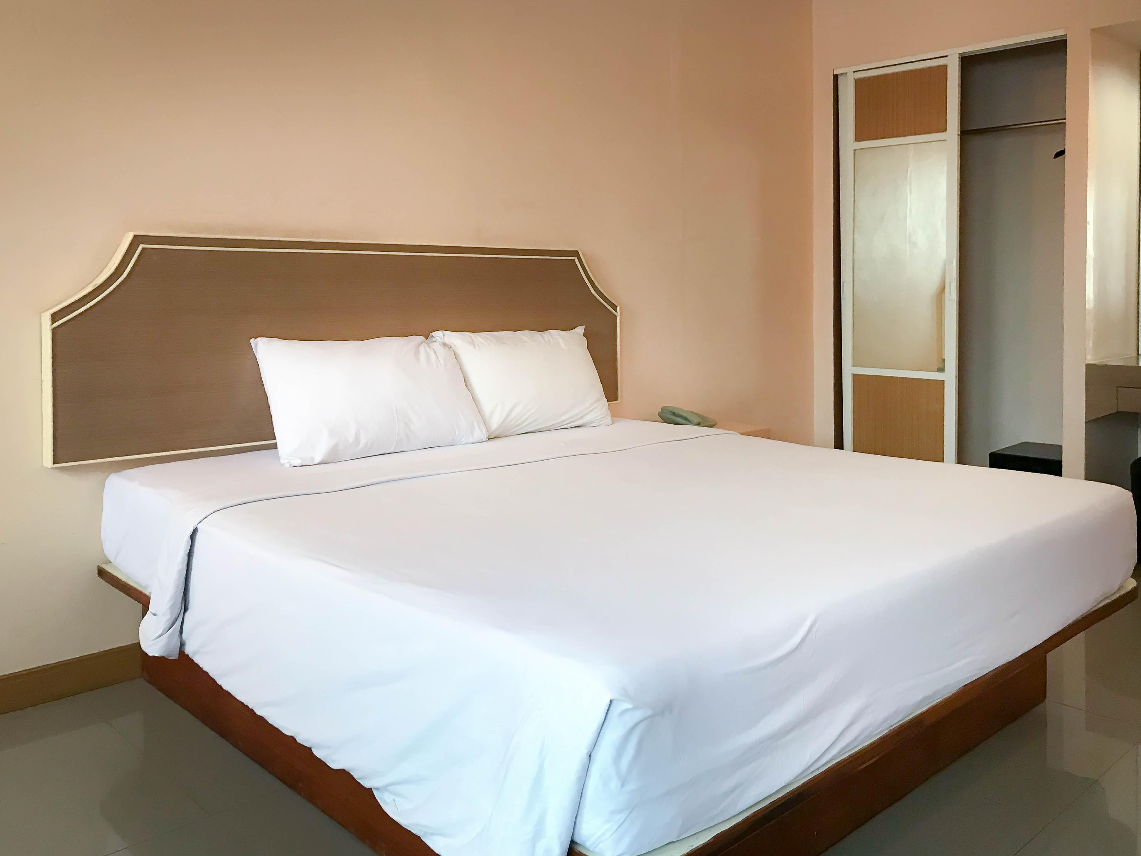 J Two S Pratunam Hotel Bangkok Exterior photo