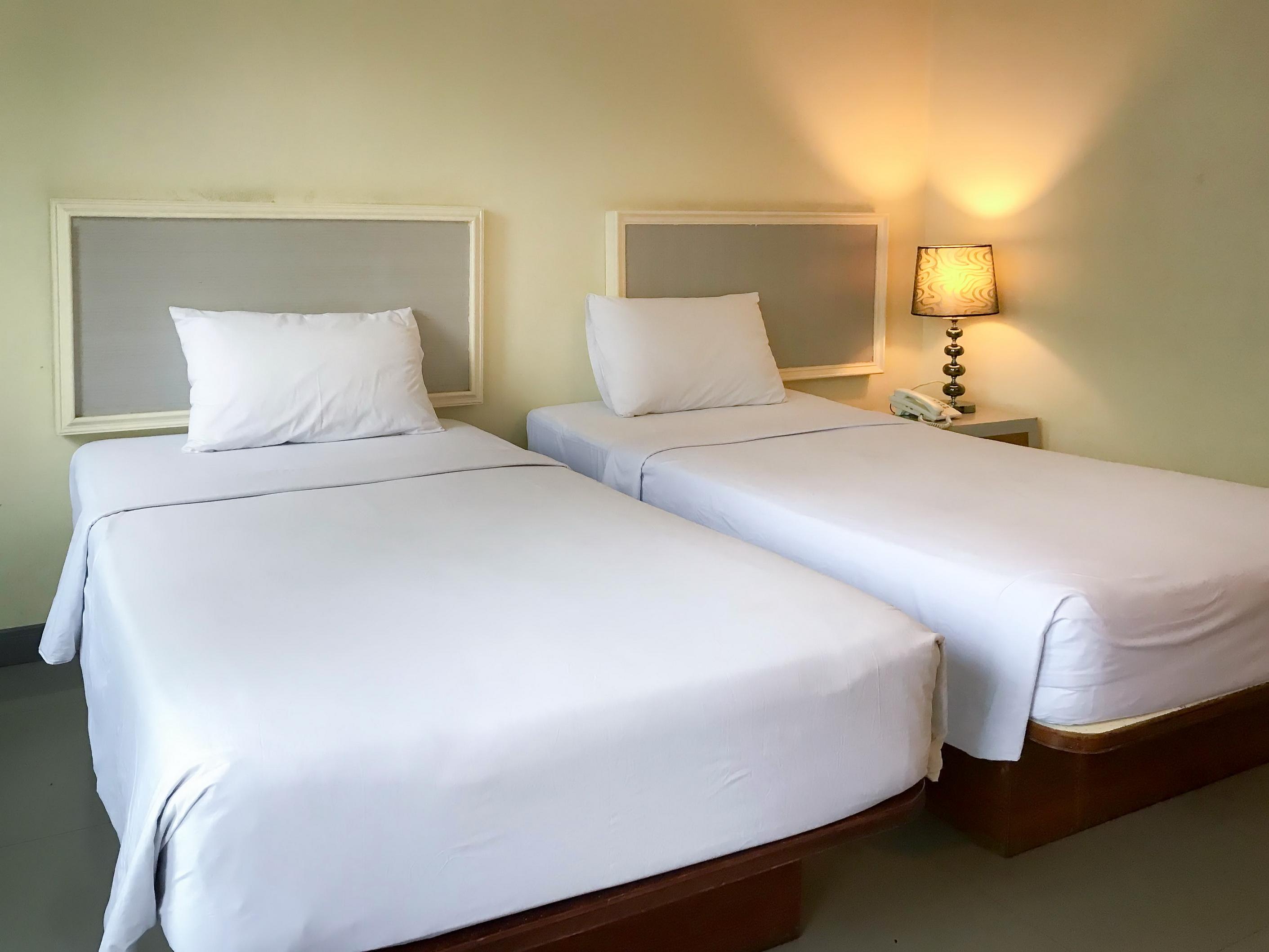 J Two S Pratunam Hotel Bangkok Exterior photo