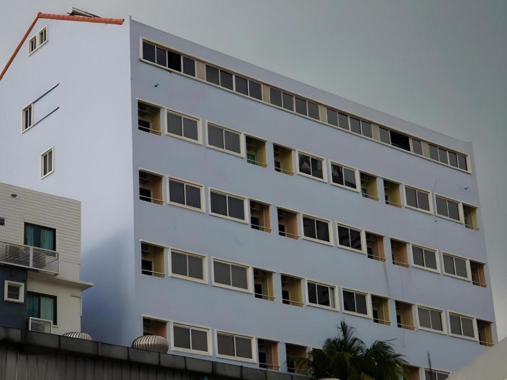 J Two S Pratunam Hotel Bangkok Exterior photo