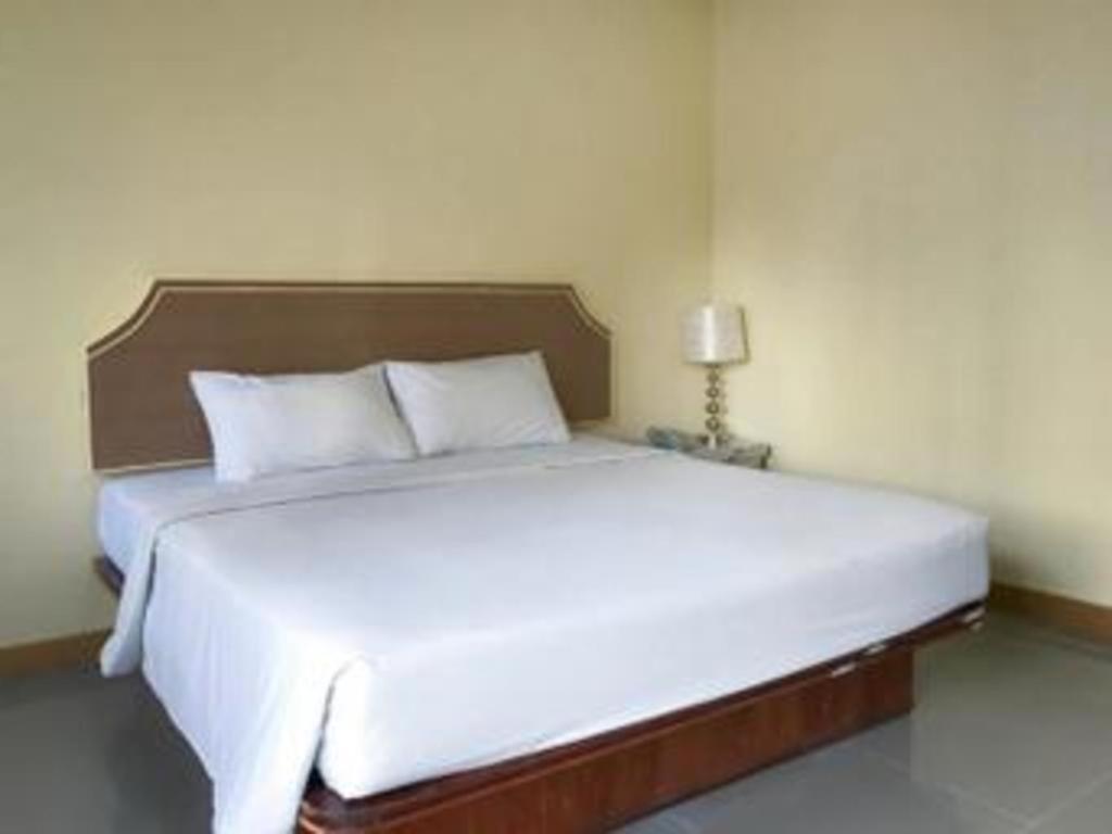 J Two S Pratunam Hotel Bangkok Exterior photo